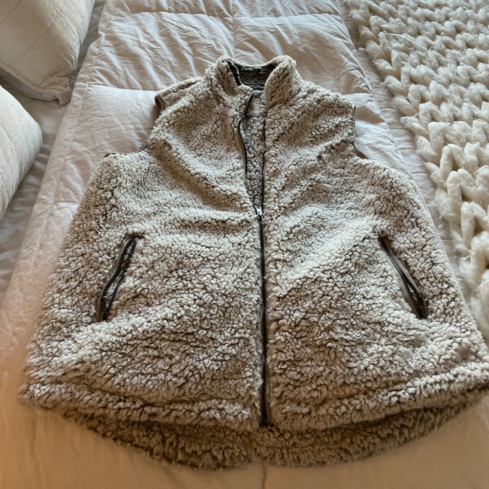Thread & Supply Sherpa Vest- Size L